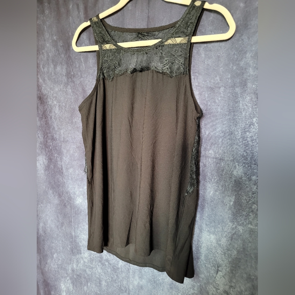 ✨️3/$25✨️ Black Lace Trim Women's Top